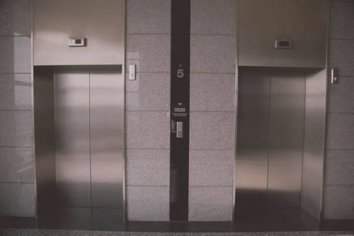 ¿En qué consiste el mantenimiento preventivo de un ascensor?